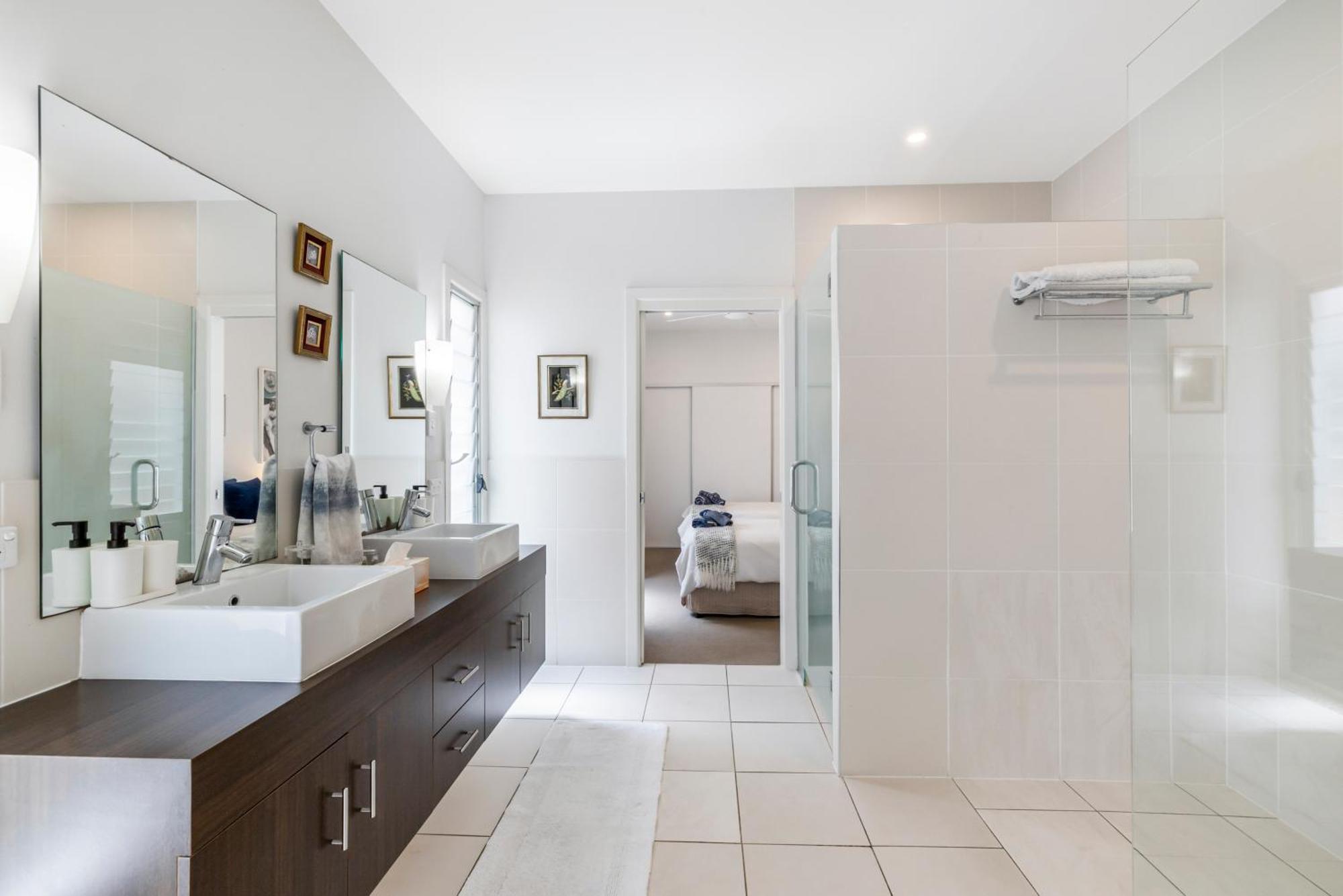Апартаменты On Esplanade Own Flat & Pool, Manly Cafe Precinct Брисбен Экстерьер фото